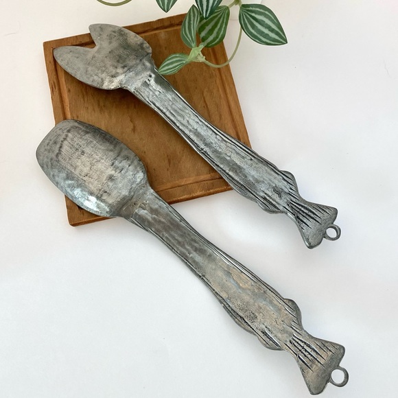 Stunning Pair Of Vintage Hammered Pewter Fish Serving Utensils - Picture 10 of 10
